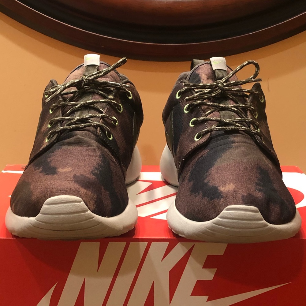 Nike Roshe Run Print Camo Khaki Unisex Sneakers
